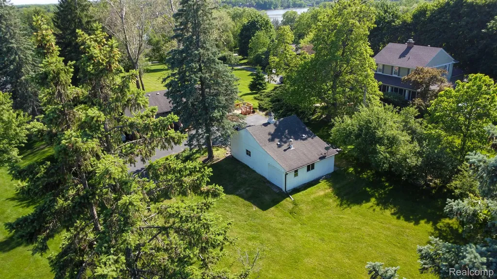 6084 Upper Straits Boulevard West Bloomfield Charter Township MI 48324
