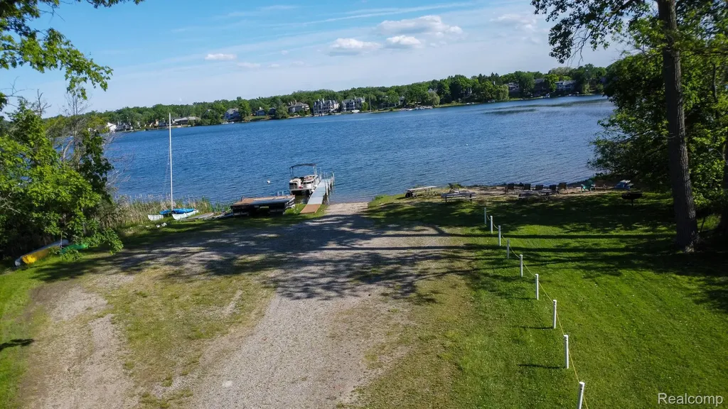6084 Upper Straits Boulevard West Bloomfield Charter Township MI 48324
