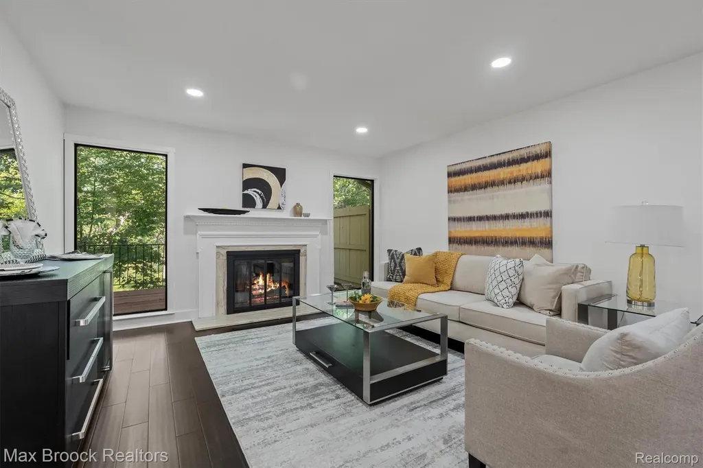 1135 Ivyglen Circle Bloomfield Charter Township MI 48304