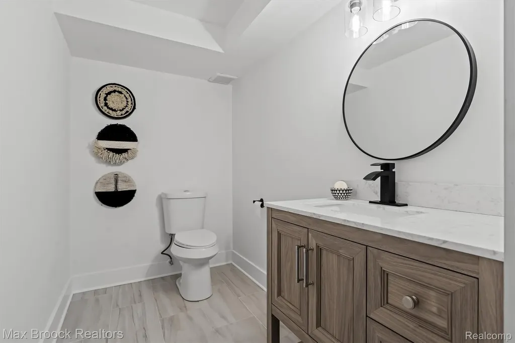 1135 Ivyglen Circle Bloomfield Charter Township MI 48304