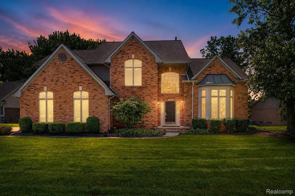 1297 Almond Drive Troy City MI 48098
