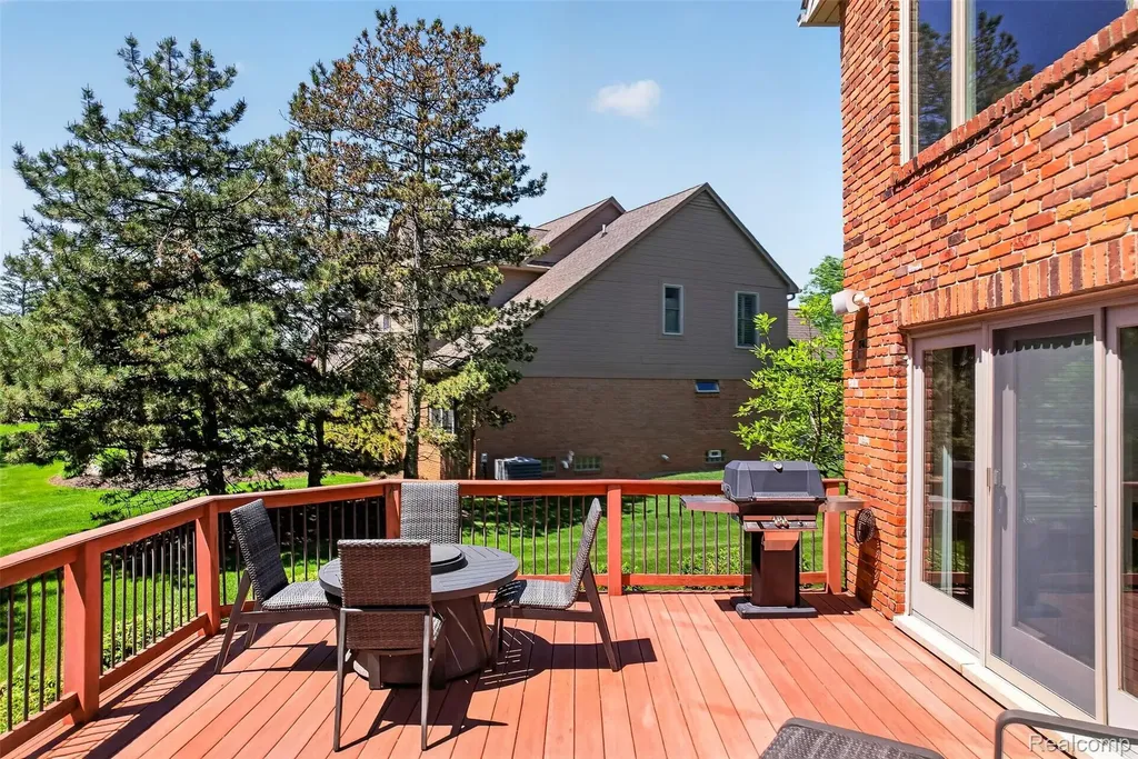 1297 Almond Drive Troy City MI 48098