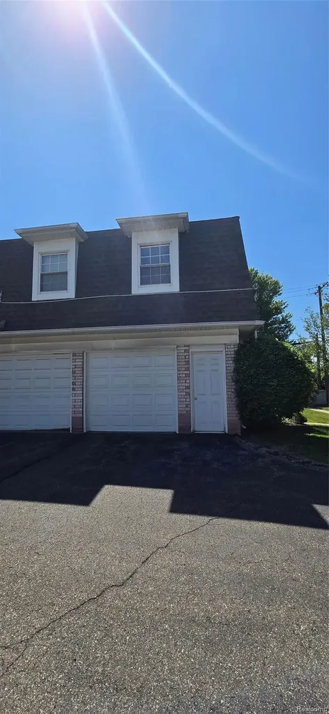 2260 N Hix Road Westland City MI 48185