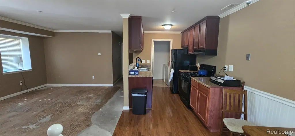 2260 N Hix Road Westland City MI 48185