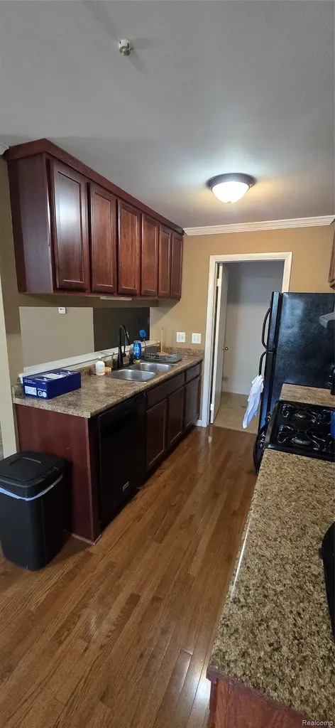2260 N Hix Road Westland City MI 48185