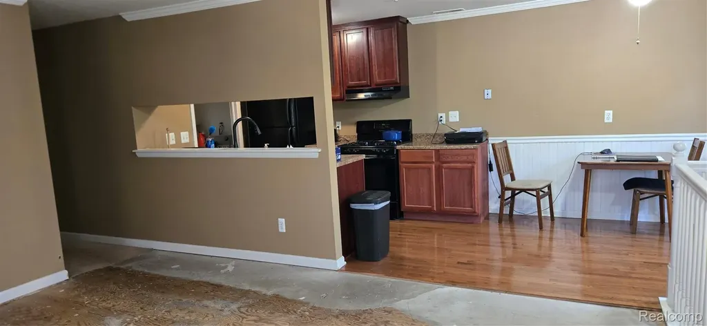2260 N Hix Road Westland City MI 48185
