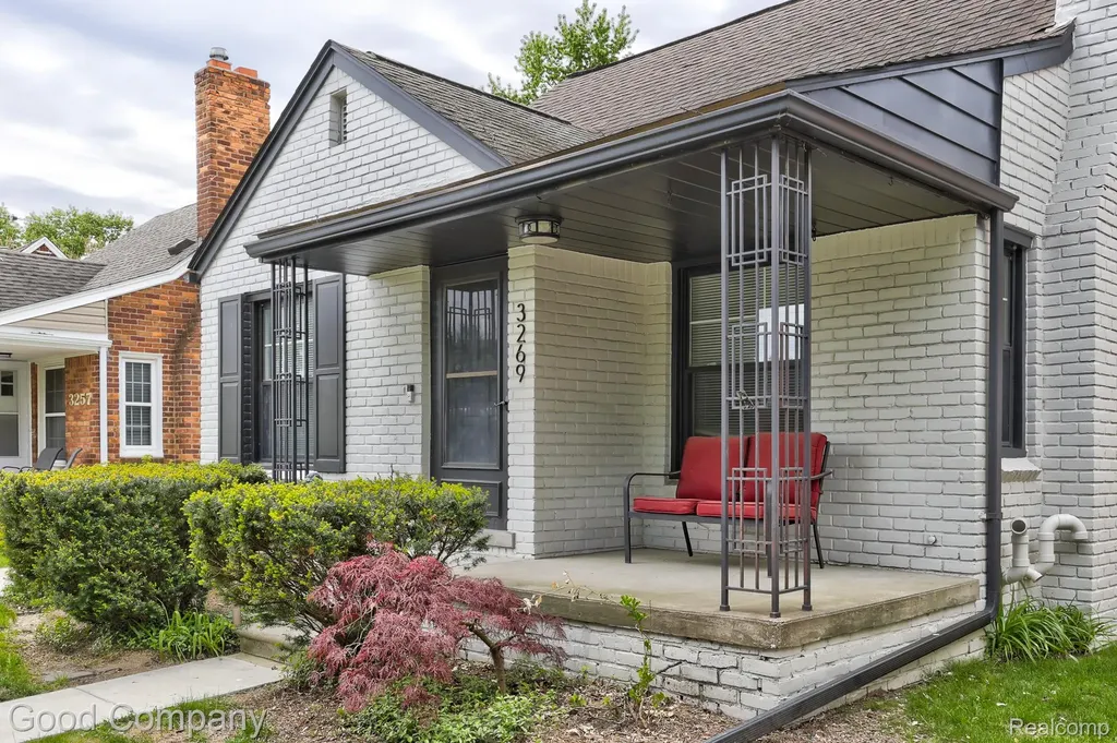 3269 Royal Avenue Berkley City MI 48072