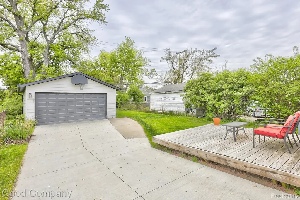 3269 Royal Avenue Berkley City MI 48072