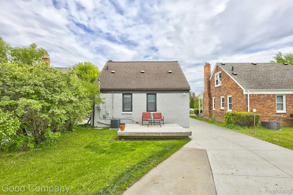 3269 Royal Avenue Berkley City MI 48072