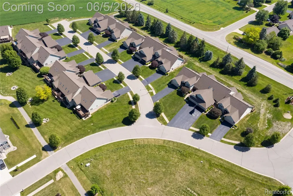 2443 Crossings Circle Davison Township MI 48423