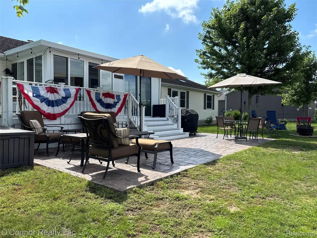 575 Blue Lake Court Kimball Township MI 48074