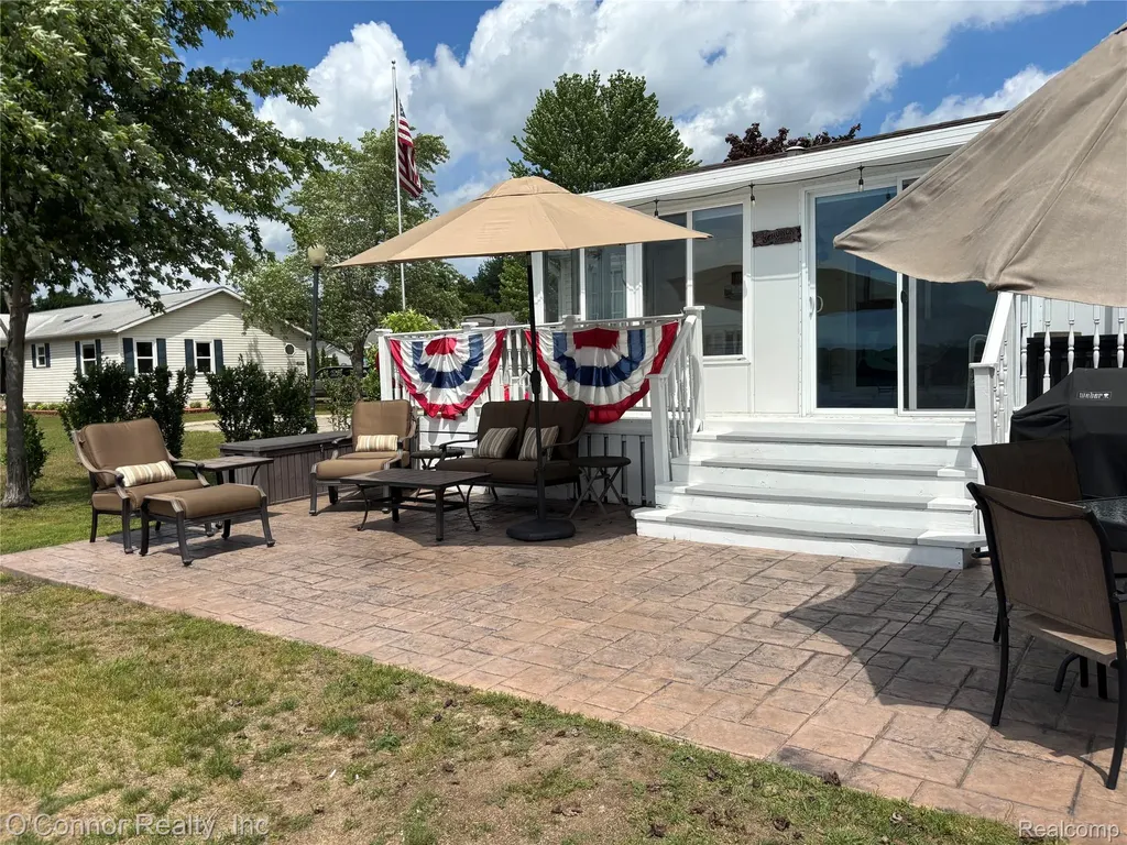 575 Blue Lake Court Kimball Township MI 48074