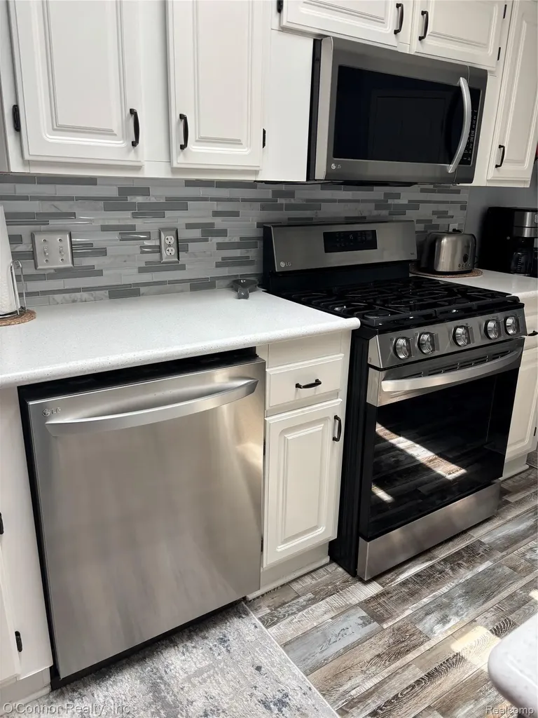 575 Blue Lake Court Kimball Township MI 48074