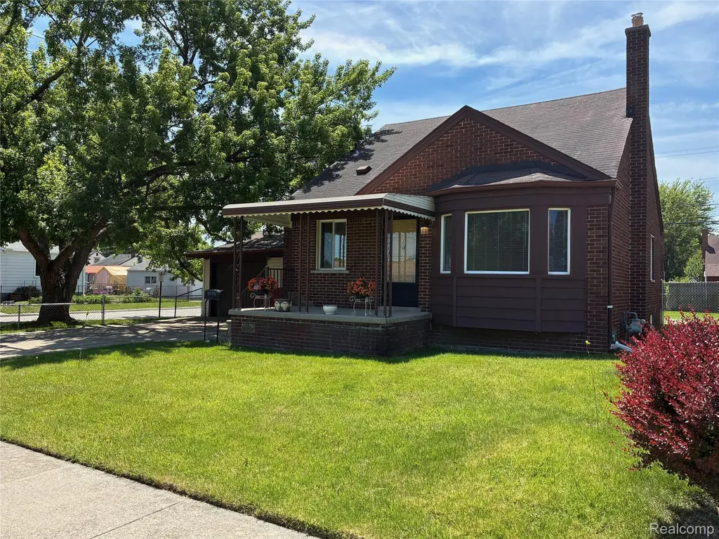 2203 White Avenue Lincoln Park City MI 48146