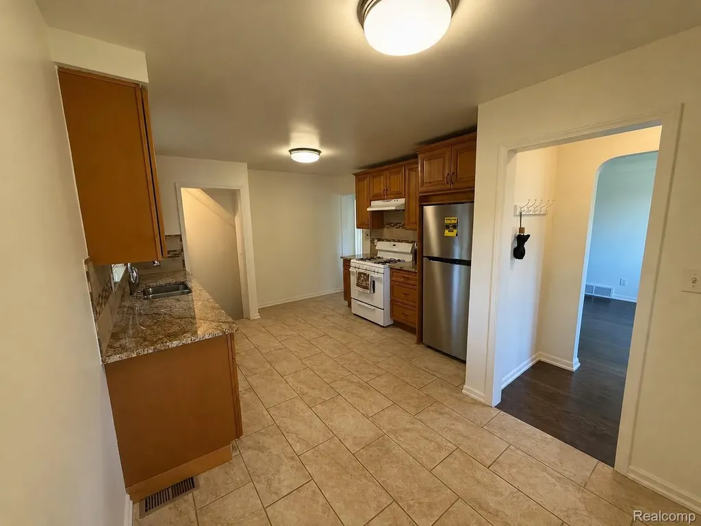 2203 White Avenue Lincoln Park City MI 48146
