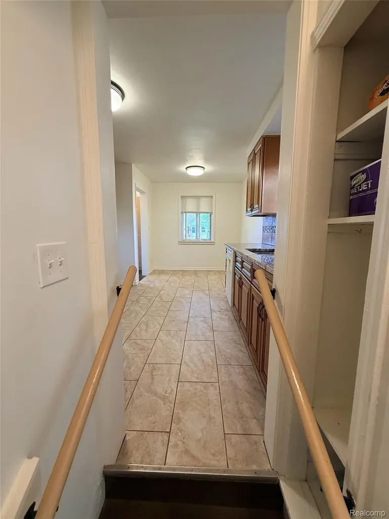 2203 White Avenue Lincoln Park City MI 48146