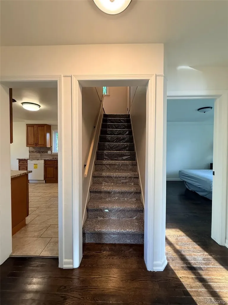 2203 White Avenue Lincoln Park City MI 48146