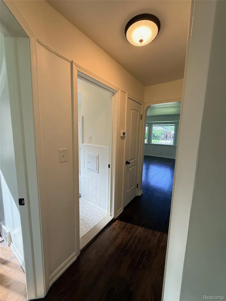 2203 White Avenue Lincoln Park City MI 48146