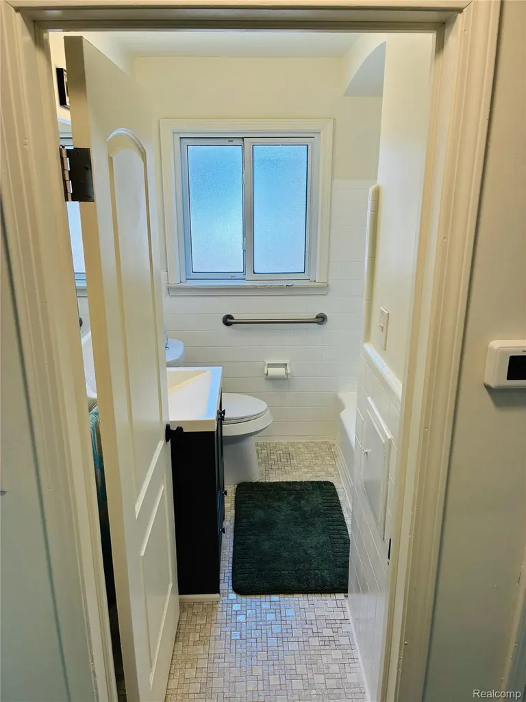 2203 White Avenue Lincoln Park City MI 48146