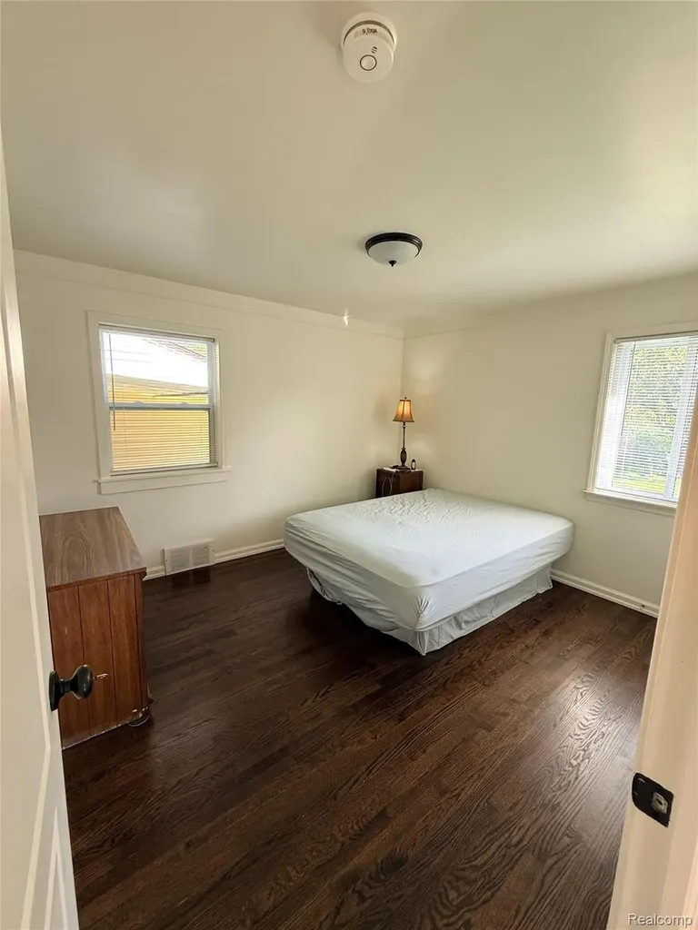 2203 White Avenue Lincoln Park City MI 48146