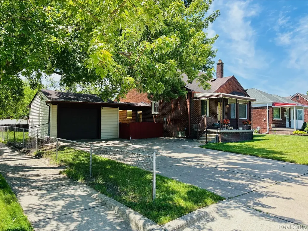 2203 White Avenue Lincoln Park City MI 48146