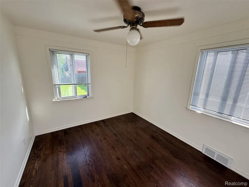 2203 White Avenue Lincoln Park City MI 48146