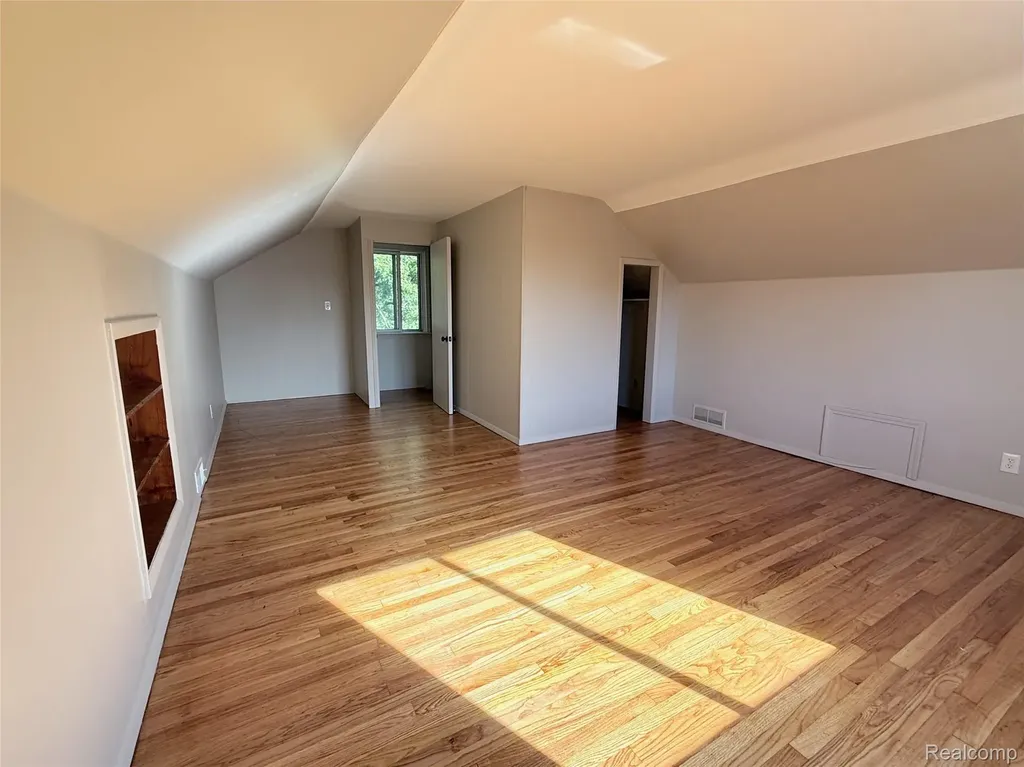 2203 White Avenue Lincoln Park City MI 48146