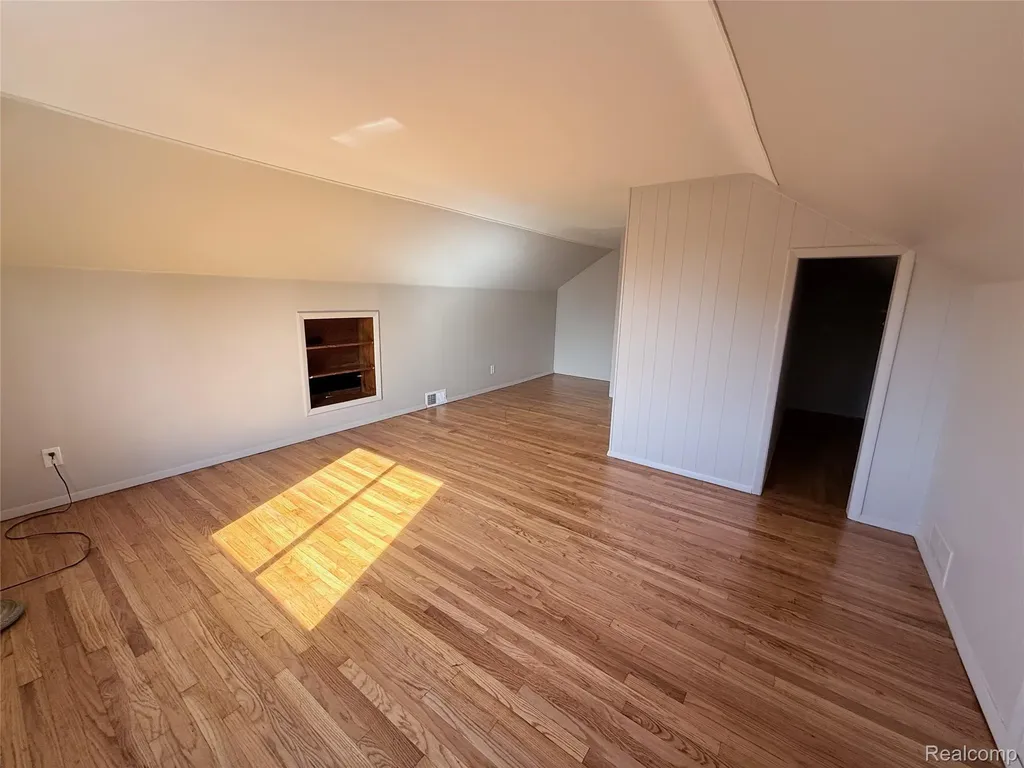 2203 White Avenue Lincoln Park City MI 48146