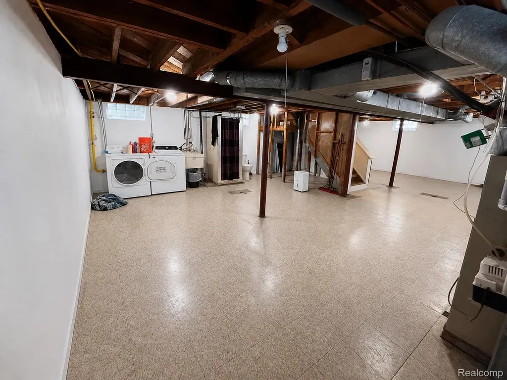 2203 White Avenue Lincoln Park City MI 48146
