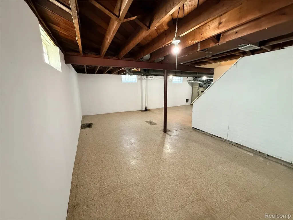 2203 White Avenue Lincoln Park City MI 48146