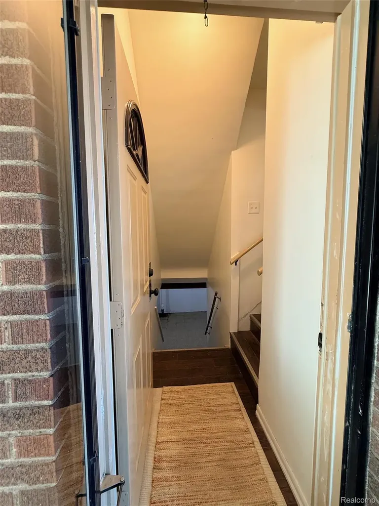 2203 White Avenue Lincoln Park City MI 48146