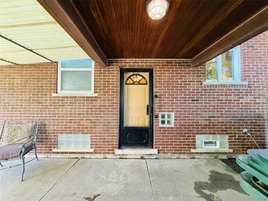 2203 White Avenue Lincoln Park City MI 48146