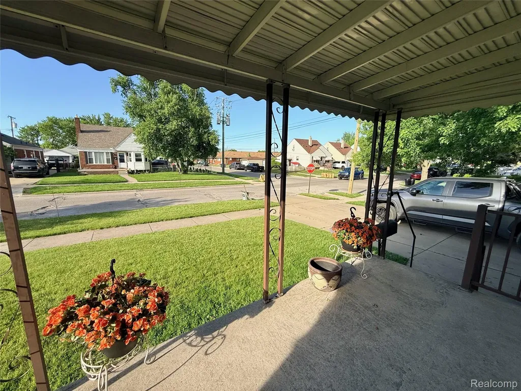 2203 White Avenue Lincoln Park City MI 48146