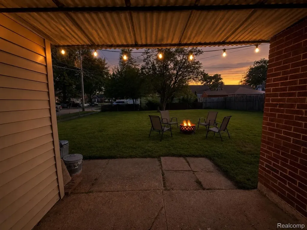 2203 White Avenue Lincoln Park City MI 48146