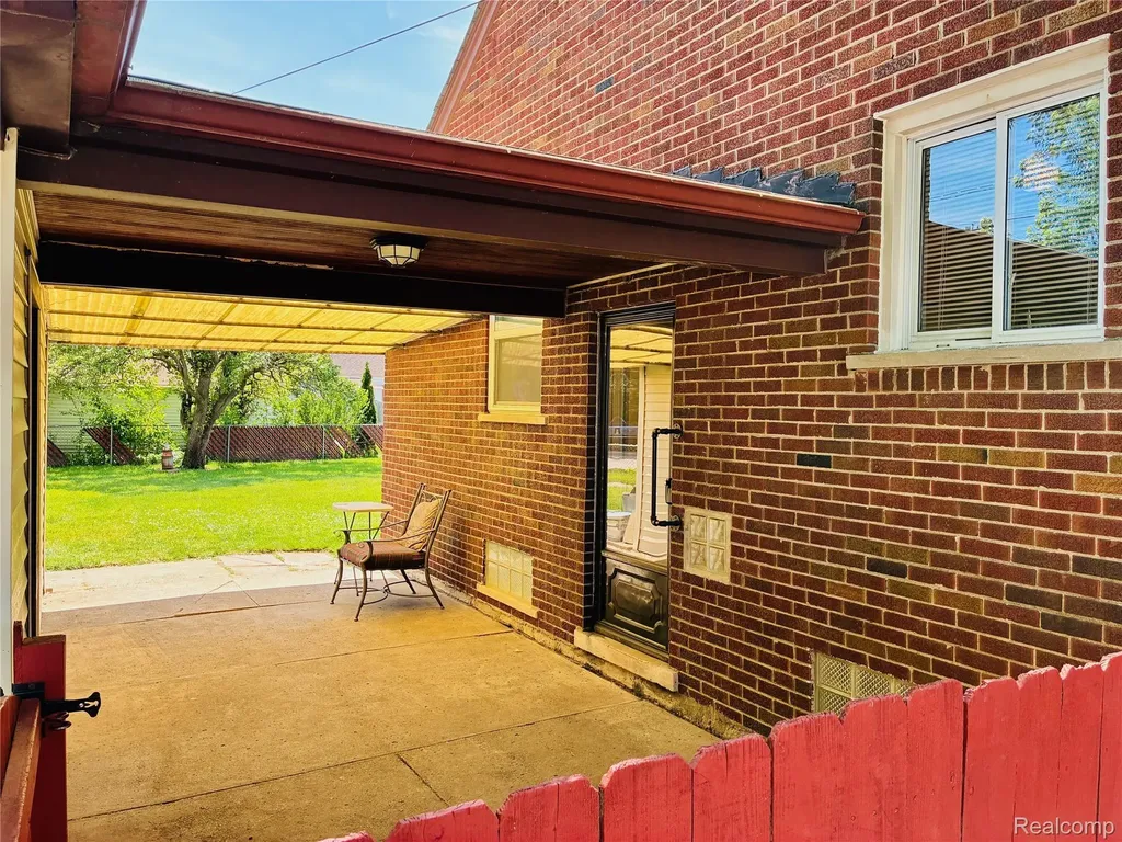 2203 White Avenue Lincoln Park City MI 48146