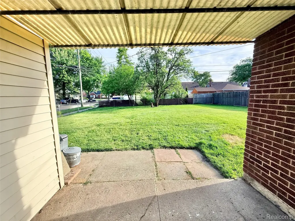 2203 White Avenue Lincoln Park City MI 48146
