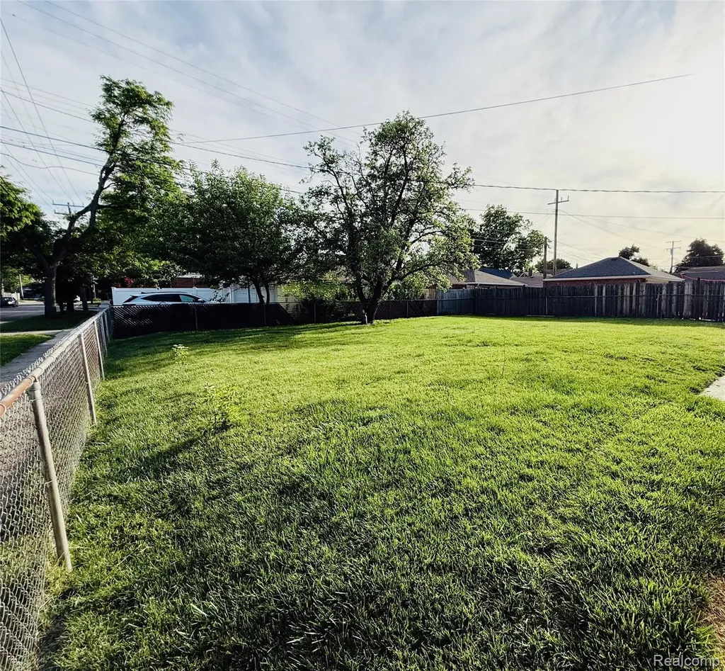2203 White Avenue Lincoln Park City MI 48146