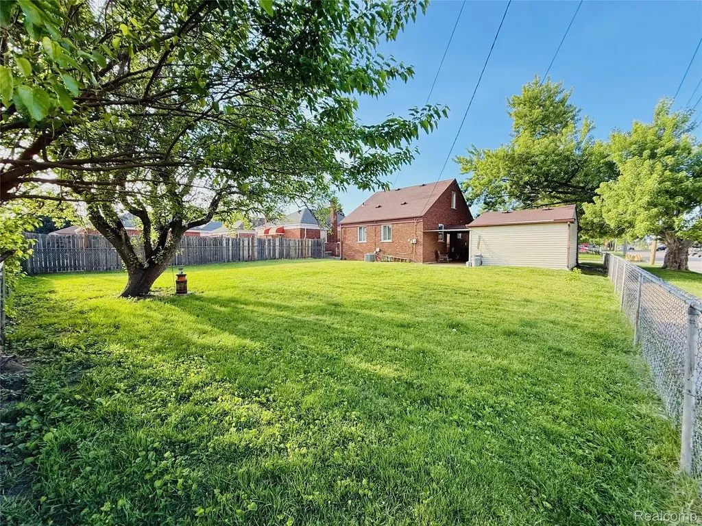 2203 White Avenue Lincoln Park City MI 48146