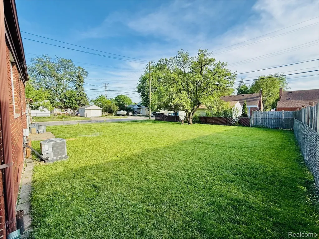 2203 White Avenue Lincoln Park City MI 48146