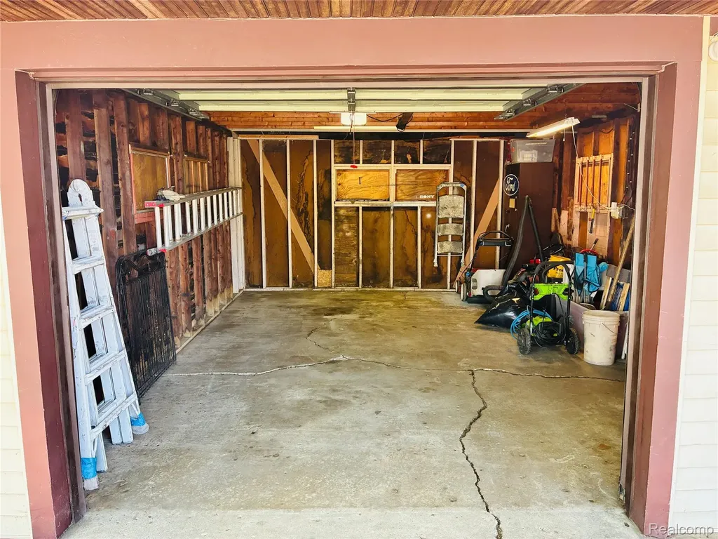 2203 White Avenue Lincoln Park City MI 48146