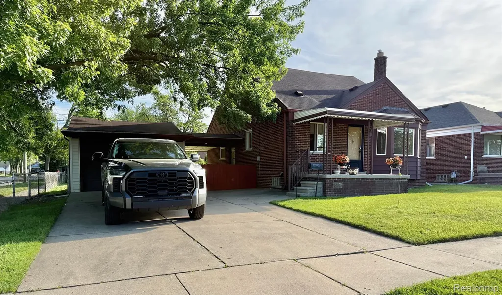 2203 White Avenue Lincoln Park City MI 48146