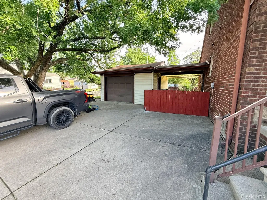 2203 White Avenue Lincoln Park City MI 48146