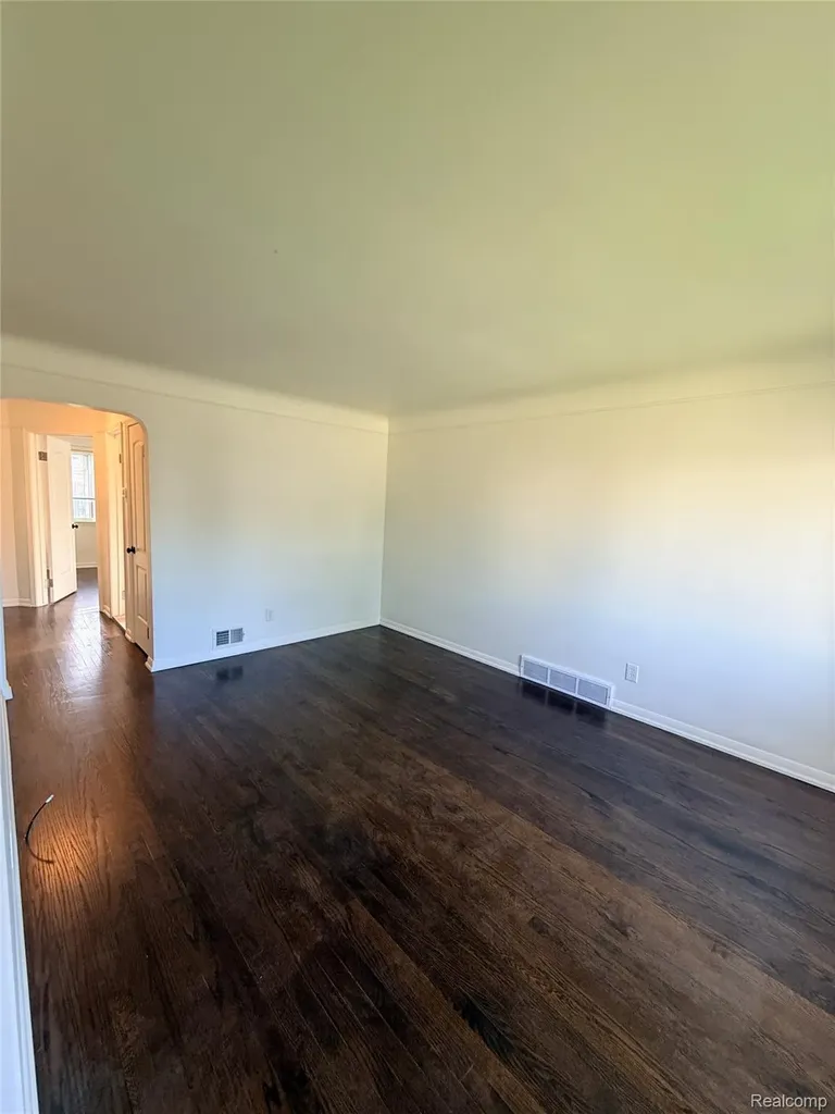 2203 White Avenue Lincoln Park City MI 48146
