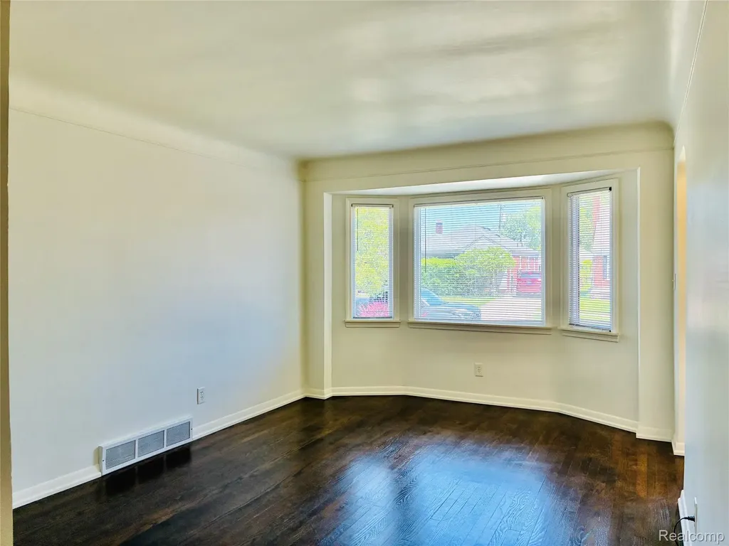 2203 White Avenue Lincoln Park City MI 48146