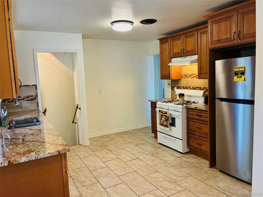 2203 White Avenue Lincoln Park City MI 48146