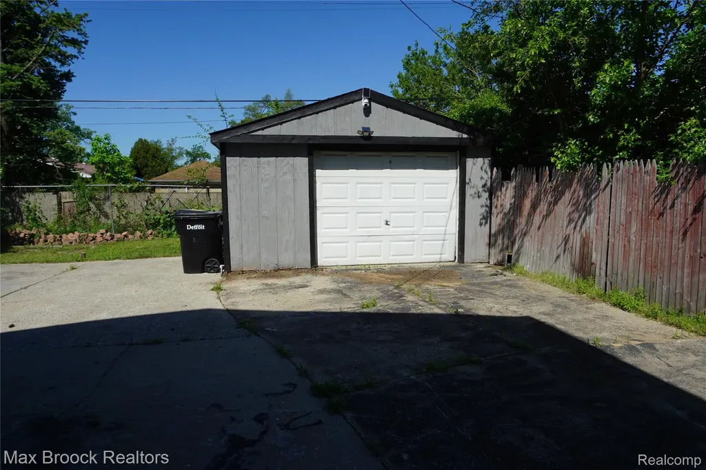 20009 Indiana Street Detroit City MI 48221