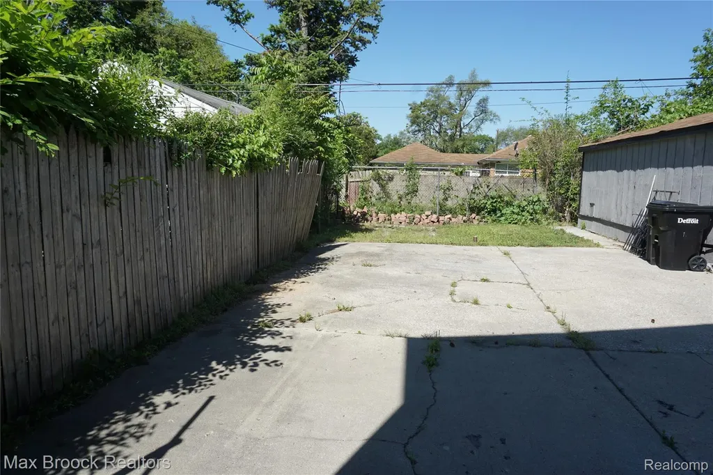 20009 Indiana Street Detroit City MI 48221
