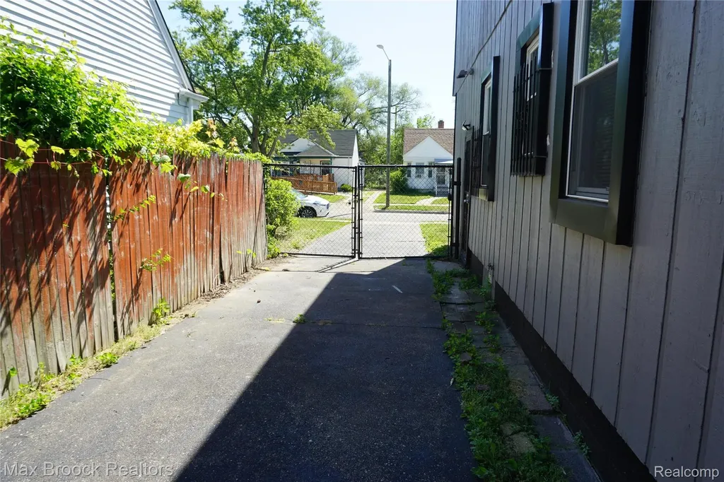 20009 Indiana Street Detroit City MI 48221