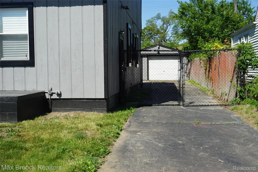 20009 Indiana Street Detroit City MI 48221