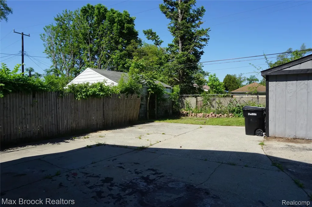 20009 Indiana Street Detroit City MI 48221